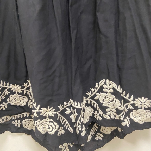 Love Tree black romper womens size large  white embroidered flowers - Picture 5 of 12